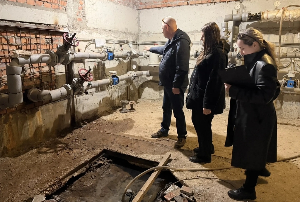 В Энгельсе власти выясняют, почему затапливает подвалы МКД